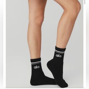 NIP -  ALO Unisex Half-Crew Throwback Sock